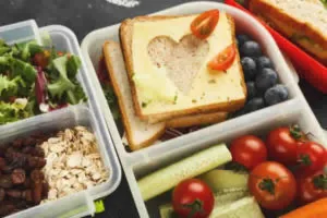 Como substituir alimentos industrializados por alimentos saudáveis? Como substituir alimentos industrializados por alimentos saudáveis?